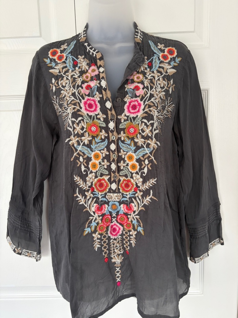 JOHNNY WAS Shirt Tunic Embroidered Boho Blouse Top Gray Small - Picture 1 of 15
